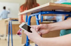 Celular en aula